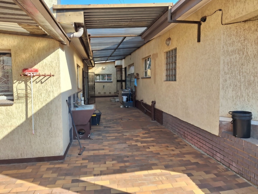 4 Bedroom Property for Sale in Lenasia Ext 1 Gauteng