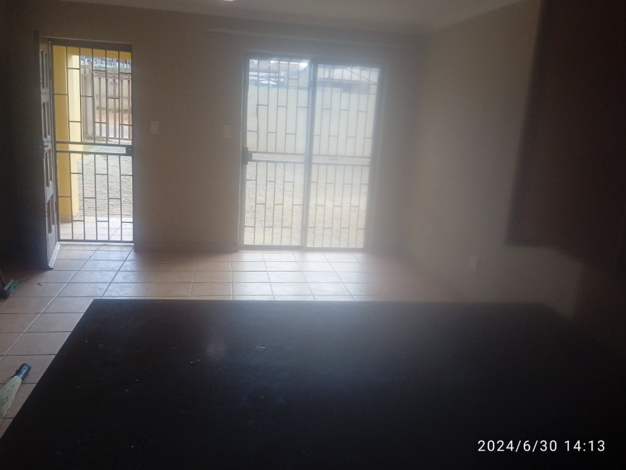 To Let  Bedroom Property for Rent in Cosmo City Gauteng