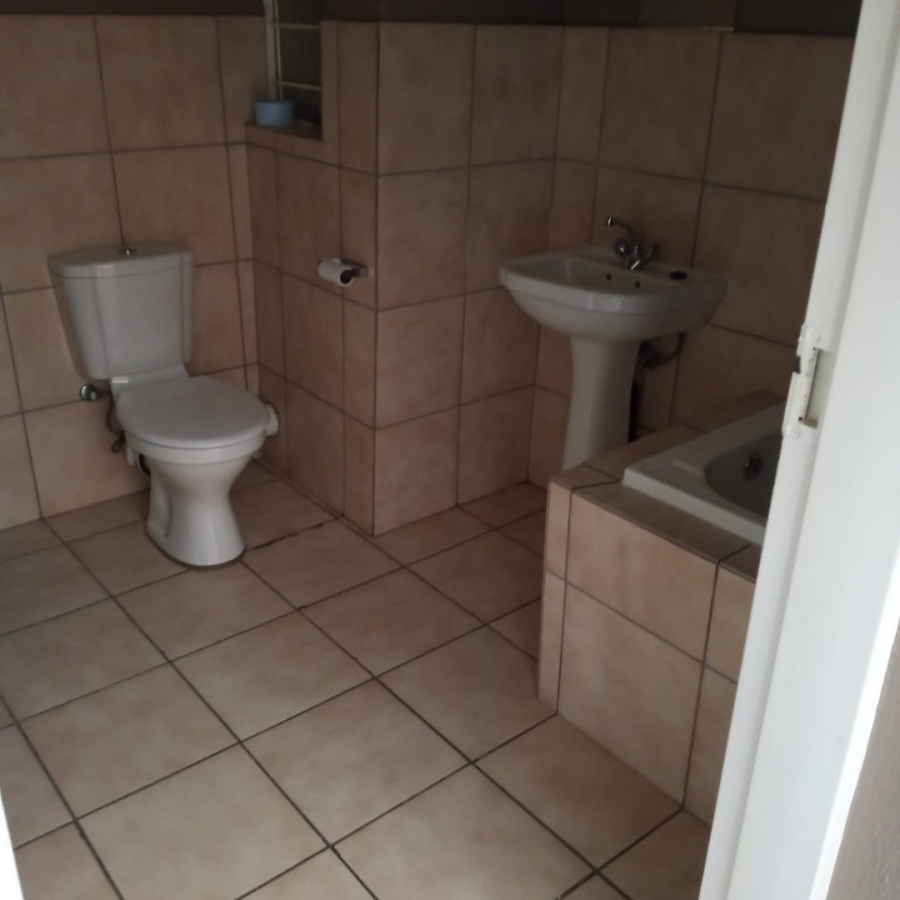 2 Bedroom Property for Sale in Wilro Park Gauteng