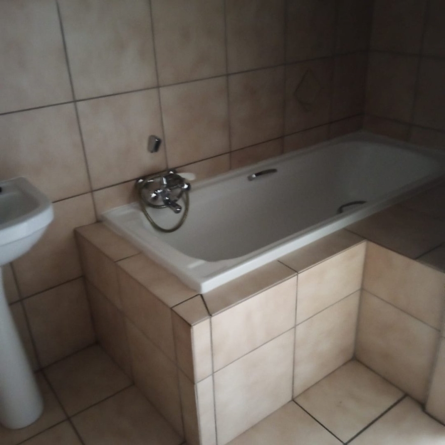 2 Bedroom Property for Sale in Wilro Park Gauteng