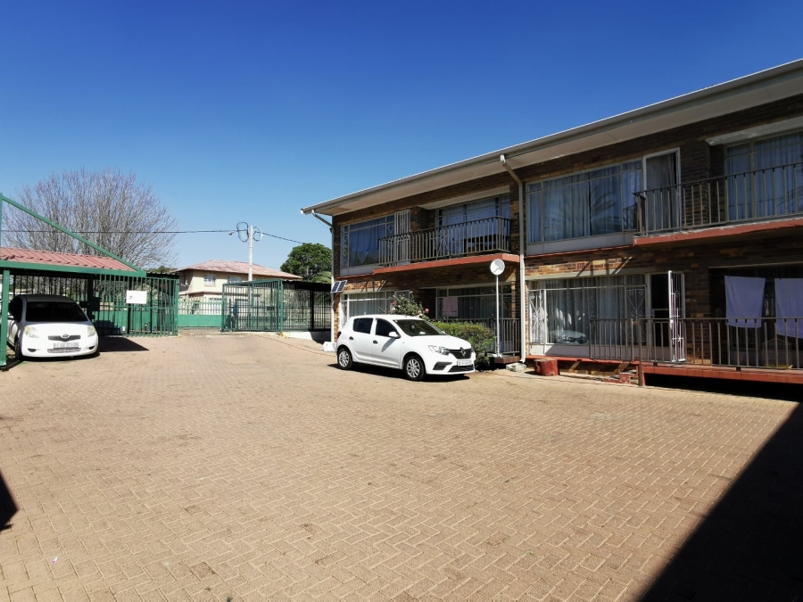 2 Bedroom Property for Sale in Crown Gardens Gauteng