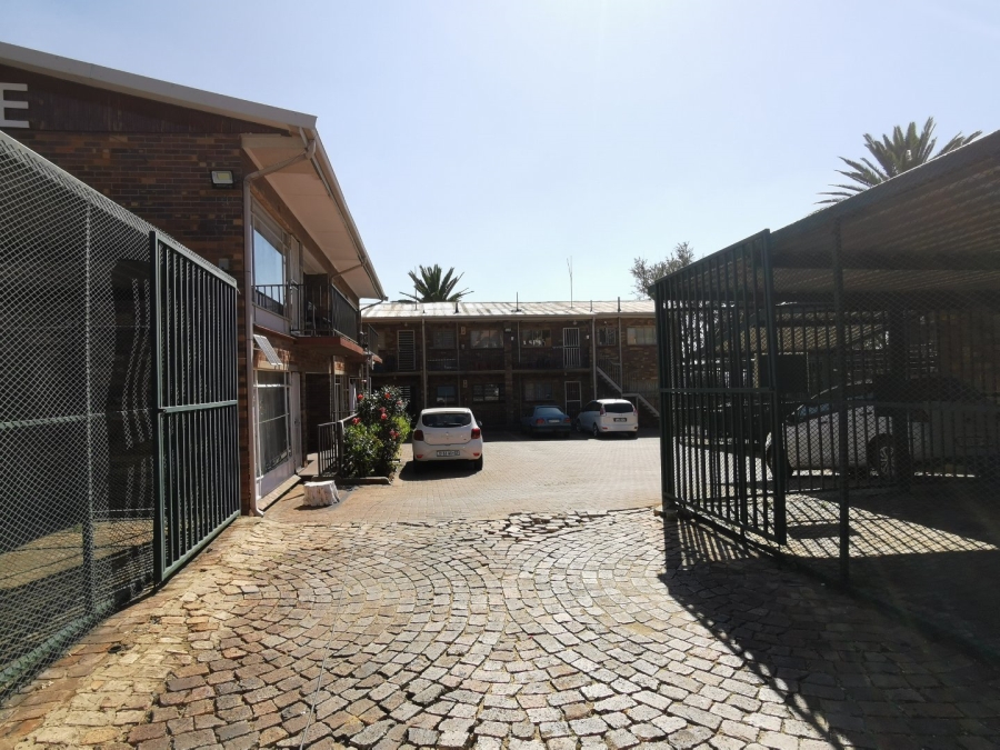 2 Bedroom Property for Sale in Crown Gardens Gauteng