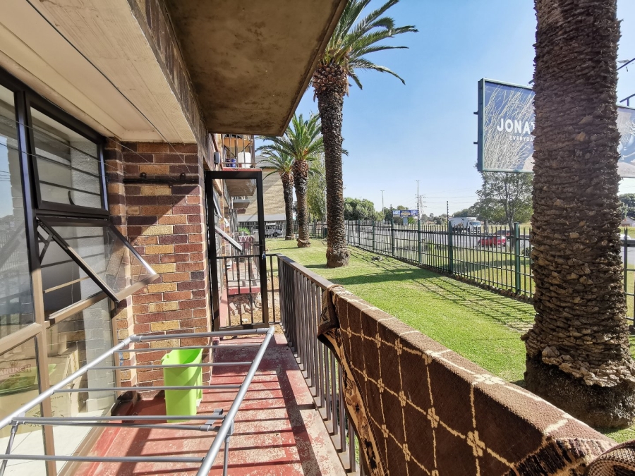 2 Bedroom Property for Sale in Crown Gardens Gauteng