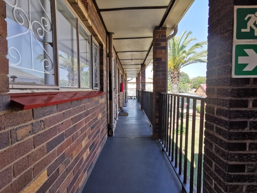 2 Bedroom Property for Sale in Crown Gardens Gauteng