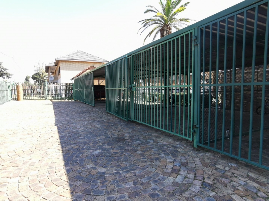 2 Bedroom Property for Sale in Crown Gardens Gauteng