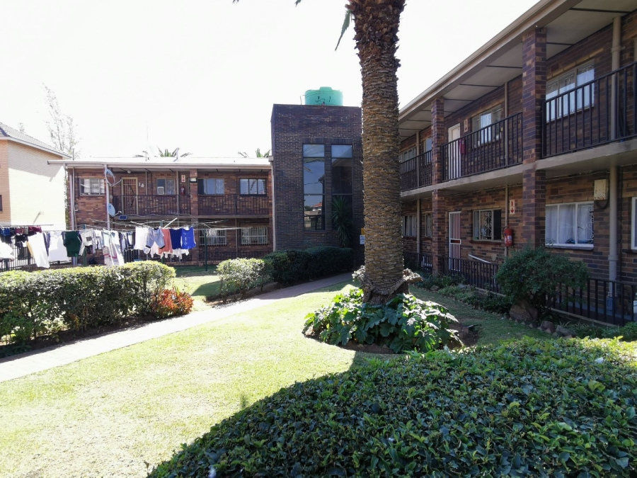 2 Bedroom Property for Sale in Crown Gardens Gauteng