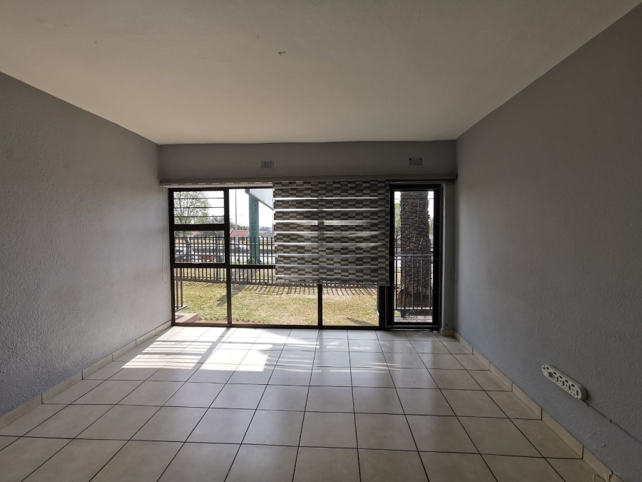 2 Bedroom Property for Sale in Crown Gardens Gauteng