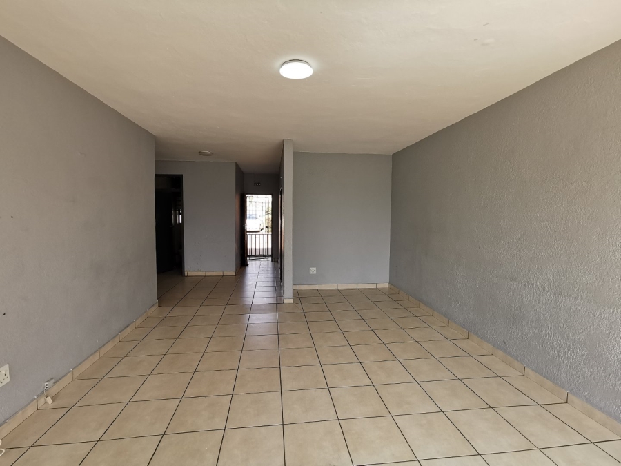 2 Bedroom Property for Sale in Crown Gardens Gauteng