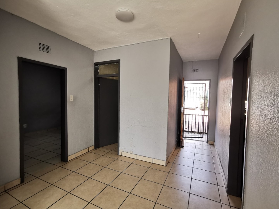 2 Bedroom Property for Sale in Crown Gardens Gauteng