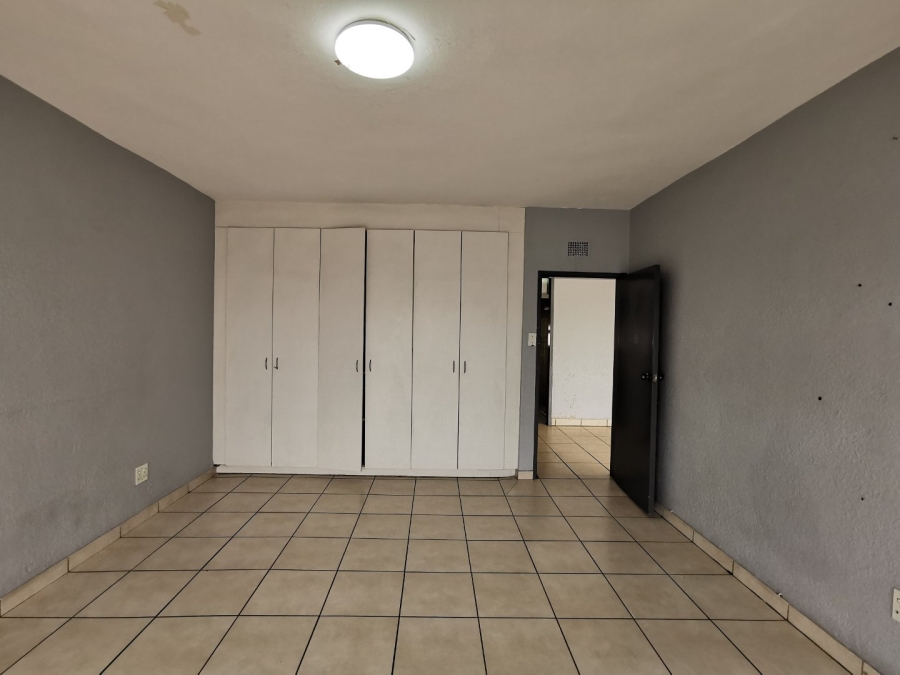 2 Bedroom Property for Sale in Crown Gardens Gauteng