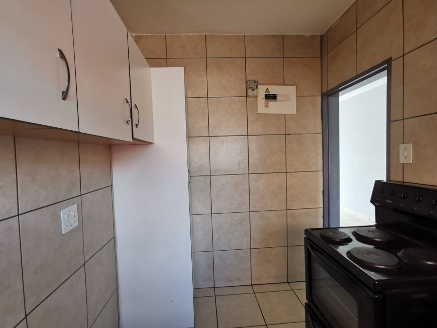 2 Bedroom Property for Sale in Crown Gardens Gauteng