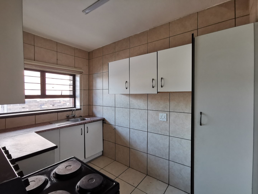 2 Bedroom Property for Sale in Crown Gardens Gauteng