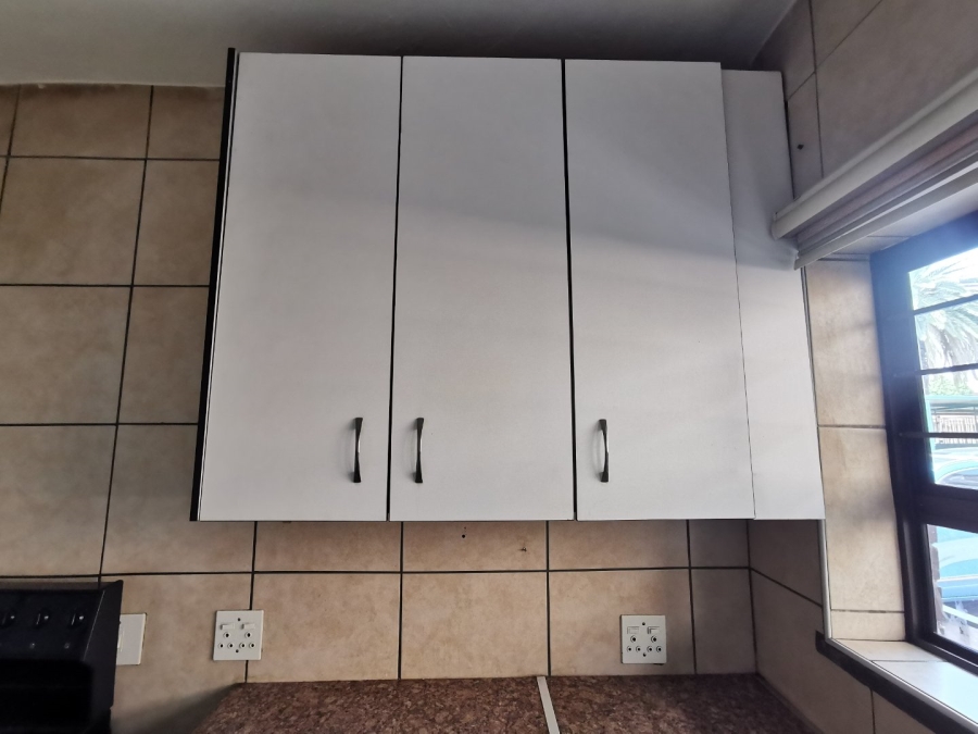 2 Bedroom Property for Sale in Crown Gardens Gauteng