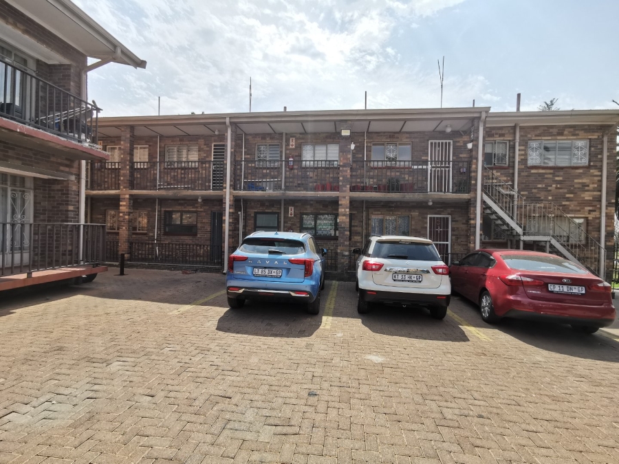 2 Bedroom Property for Sale in Crown Gardens Gauteng