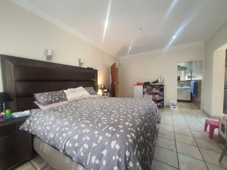 7 Bedroom Property for Sale in Horizon View Gauteng