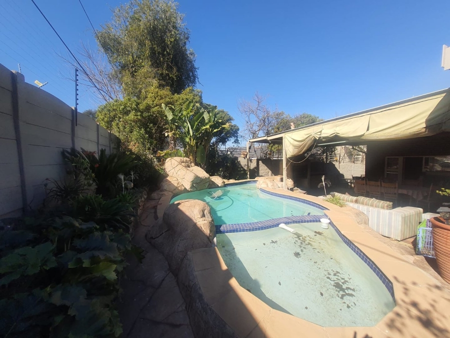 7 Bedroom Property for Sale in Horizon View Gauteng