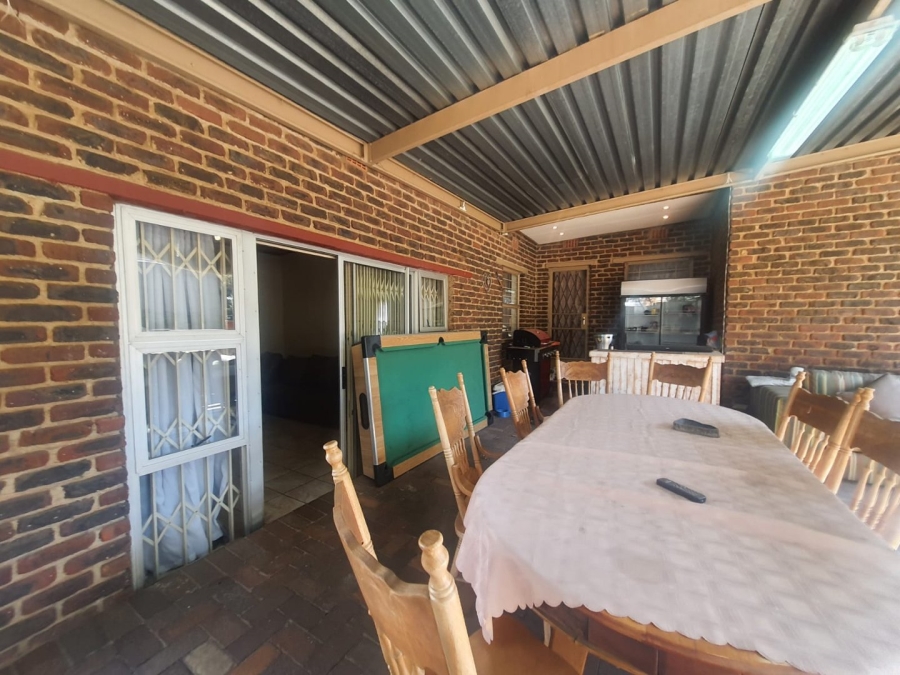 7 Bedroom Property for Sale in Horizon View Gauteng