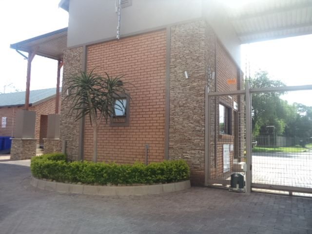 To Let 2 Bedroom Property for Rent in Queenswood Gauteng