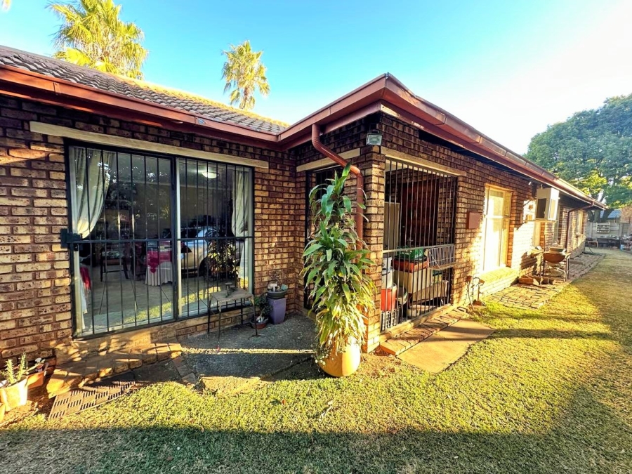 4 Bedroom Property for Sale in Wierda Park Gauteng