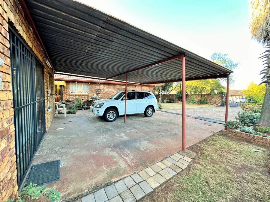 4 Bedroom Property for Sale in Wierda Park Gauteng