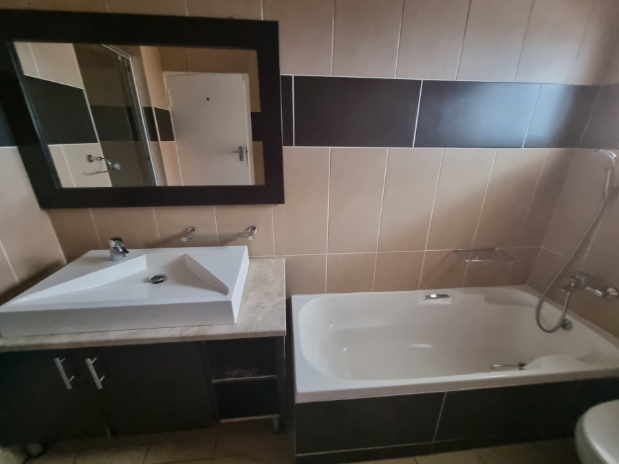 To Let 3 Bedroom Property for Rent in Illovo Gauteng