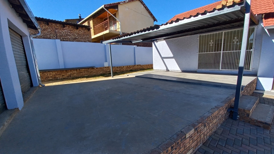 4 Bedroom Property for Sale in Mindalore Gauteng