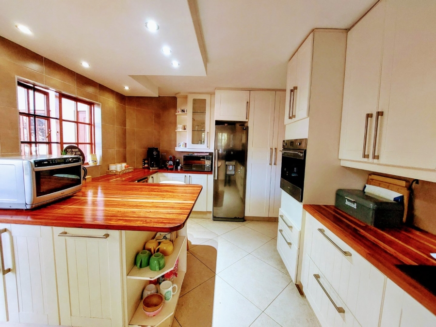 3 Bedroom Property for Sale in Lonehill Gauteng