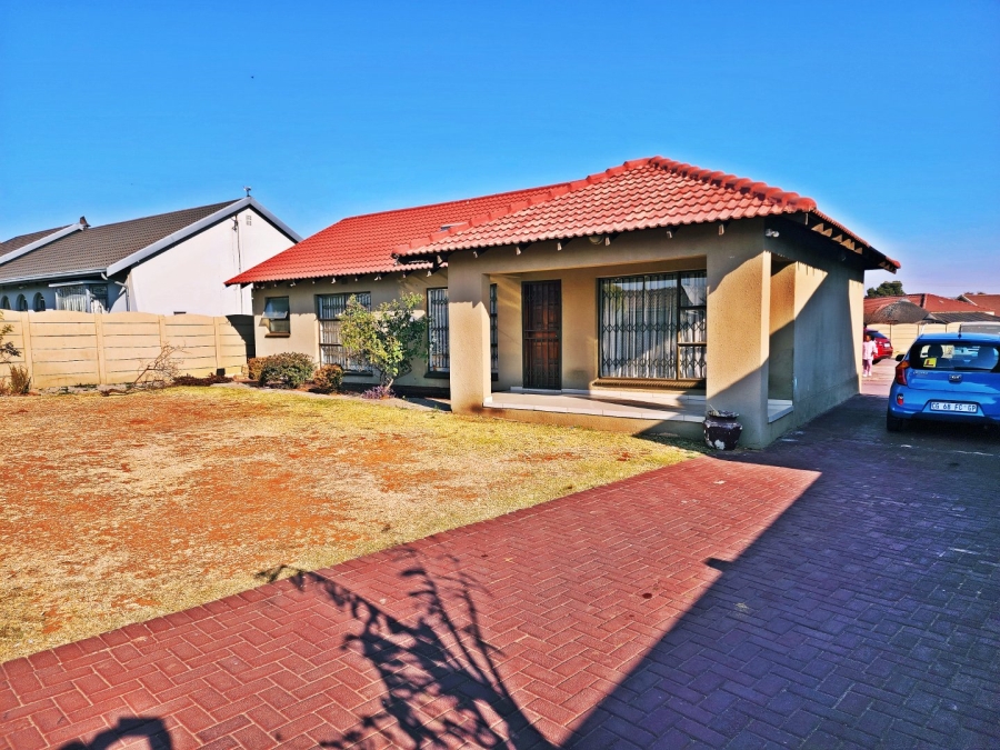 3 Bedroom Property for Sale in Roodekop Gauteng