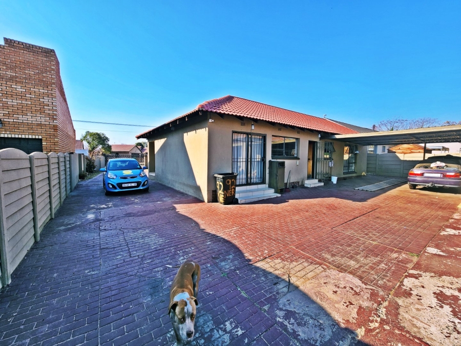 3 Bedroom Property for Sale in Roodekop Gauteng