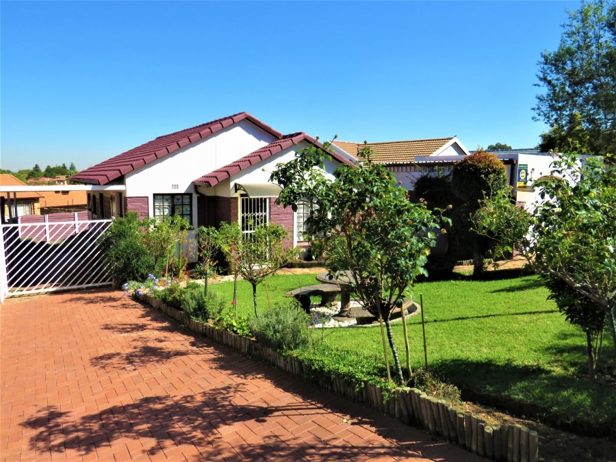 To Let 3 Bedroom Property for Rent in Halfway Gardens Gauteng