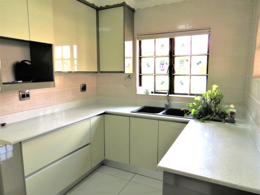 To Let 3 Bedroom Property for Rent in Halfway Gardens Gauteng