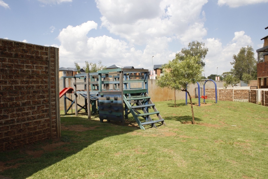 2 Bedroom Property for Sale in Olifantsvlei Gauteng