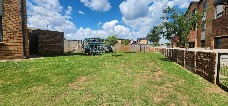 2 Bedroom Property for Sale in Olifantsvlei Gauteng