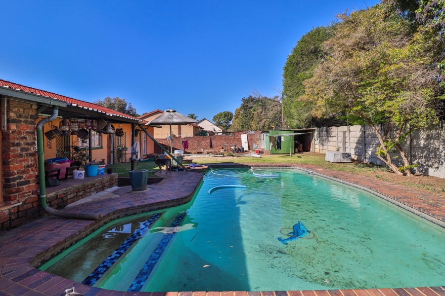 6 Bedroom Property for Sale in Birchleigh North Gauteng