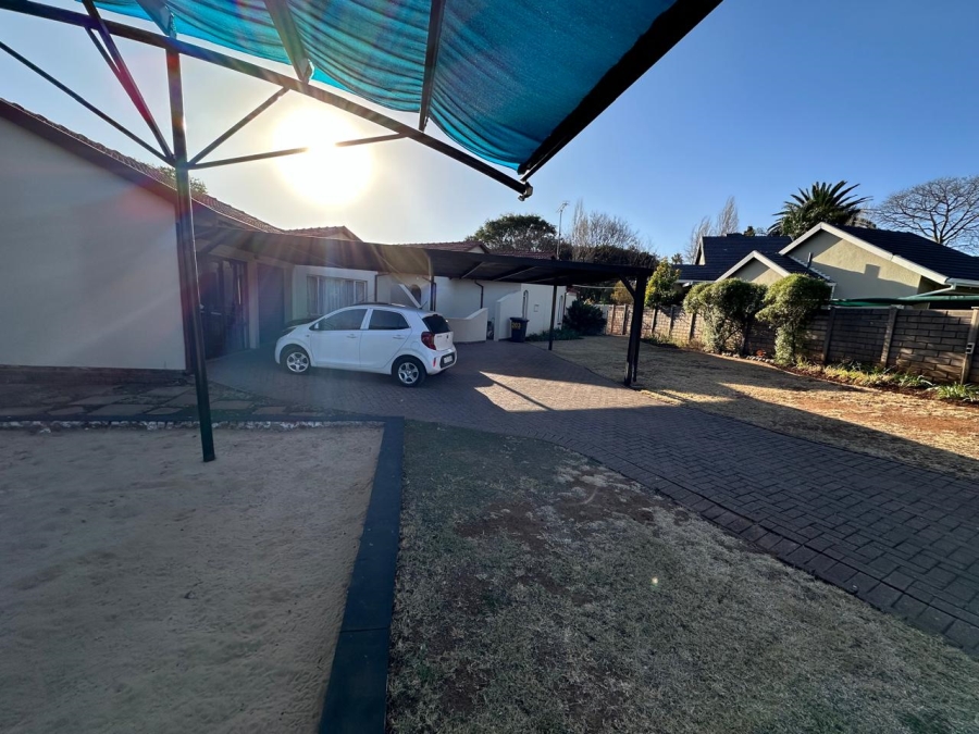  Bedroom Property for Sale in Wierda Park Gauteng