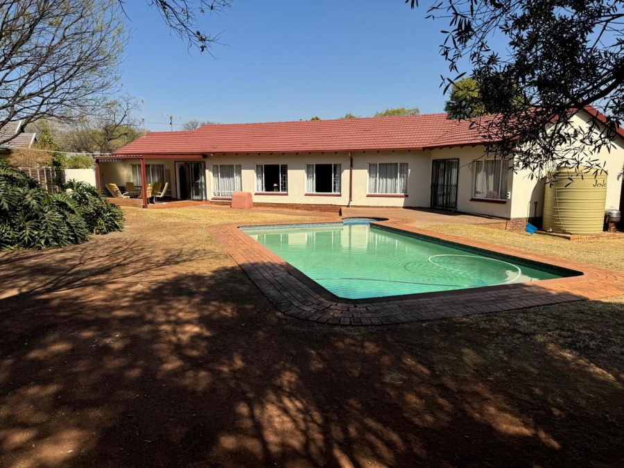  Bedroom Property for Sale in Wierda Park Gauteng