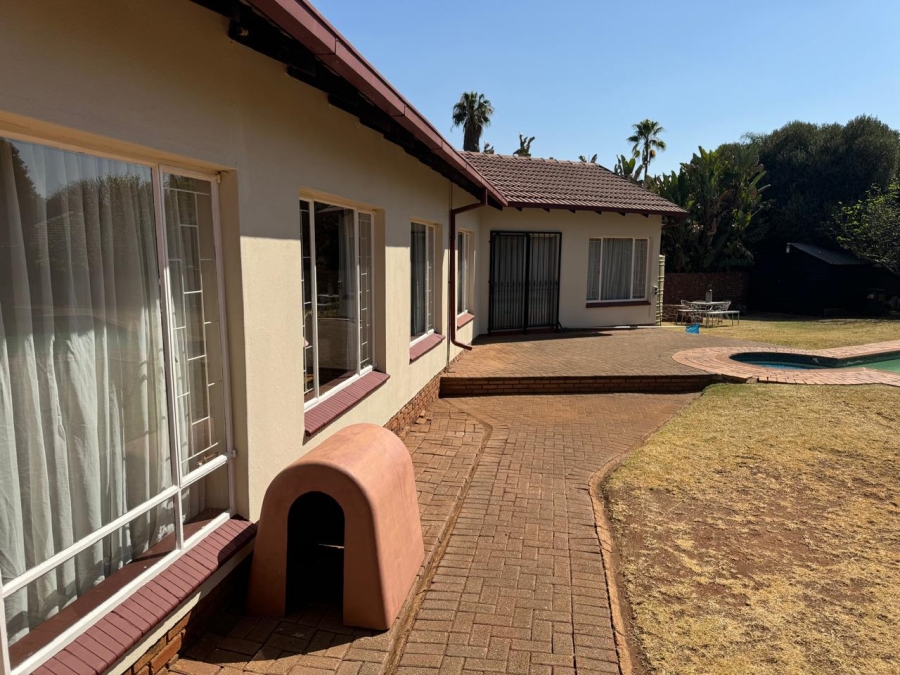  Bedroom Property for Sale in Wierda Park Gauteng