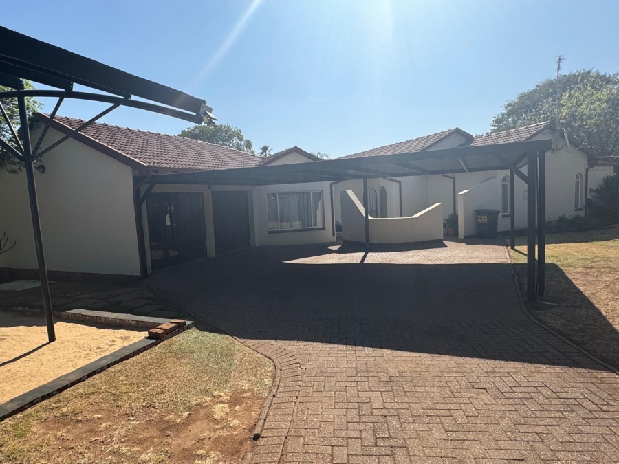  Bedroom Property for Sale in Wierda Park Gauteng