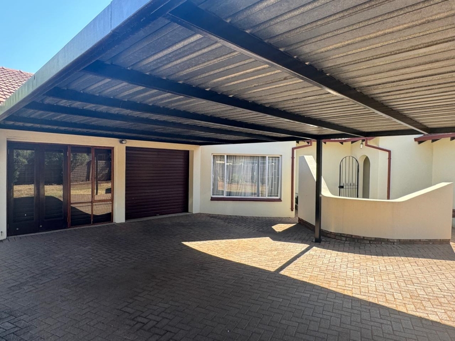  Bedroom Property for Sale in Wierda Park Gauteng