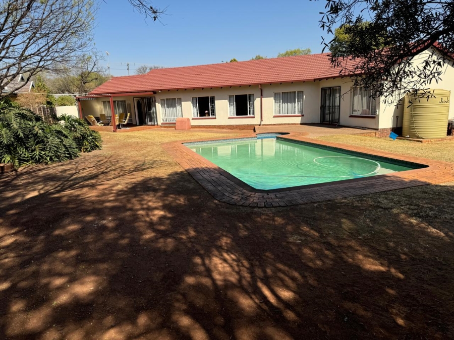  Bedroom Property for Sale in Wierda Park Gauteng