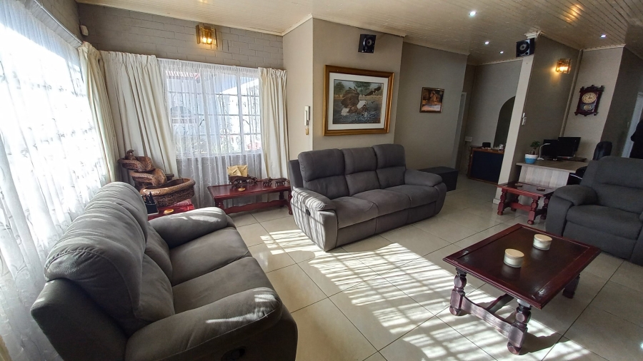 5 Bedroom Property for Sale in Witpoortjie Gauteng