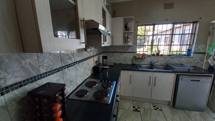 5 Bedroom Property for Sale in Witpoortjie Gauteng