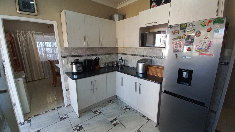 5 Bedroom Property for Sale in Witpoortjie Gauteng