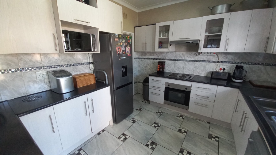 5 Bedroom Property for Sale in Witpoortjie Gauteng