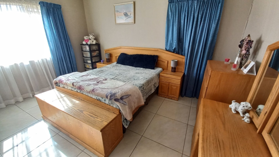 5 Bedroom Property for Sale in Witpoortjie Gauteng