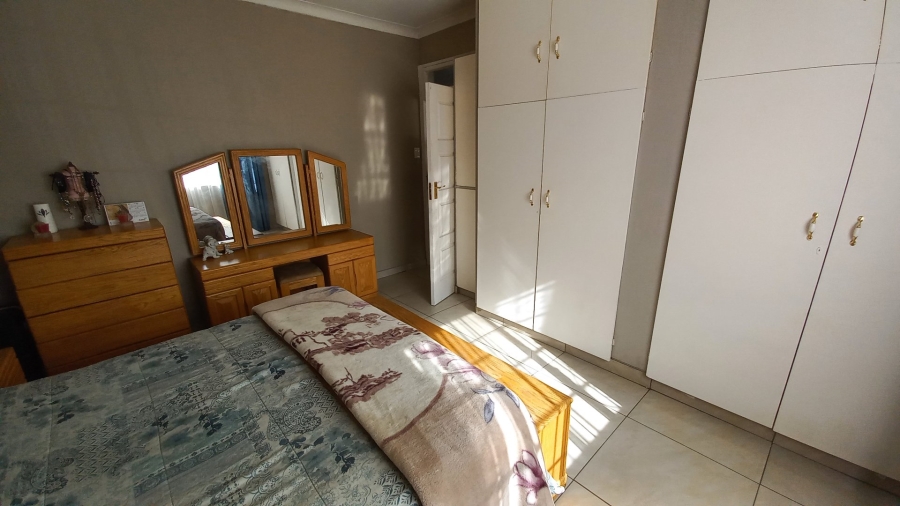 5 Bedroom Property for Sale in Witpoortjie Gauteng