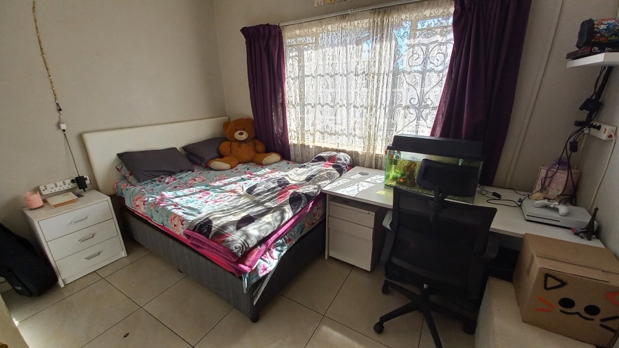 5 Bedroom Property for Sale in Witpoortjie Gauteng