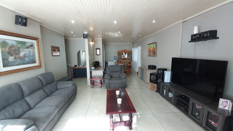 5 Bedroom Property for Sale in Witpoortjie Gauteng