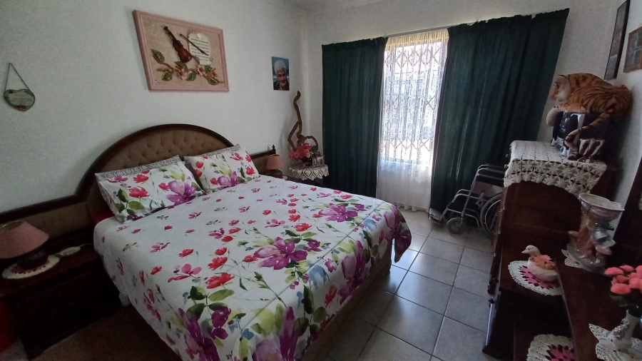 5 Bedroom Property for Sale in Witpoortjie Gauteng