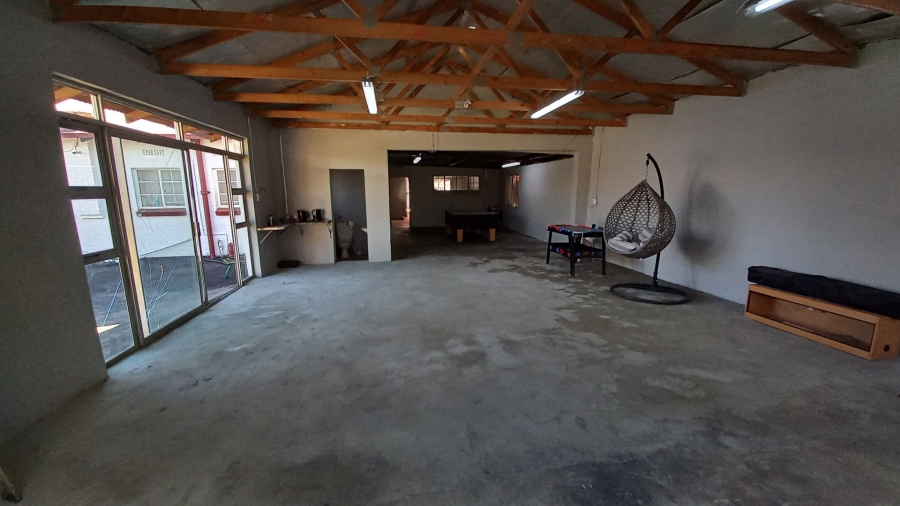 5 Bedroom Property for Sale in Witpoortjie Gauteng